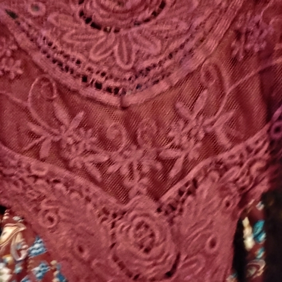 it's Pink beautiful laced top in Medium - Picture 3 of 4